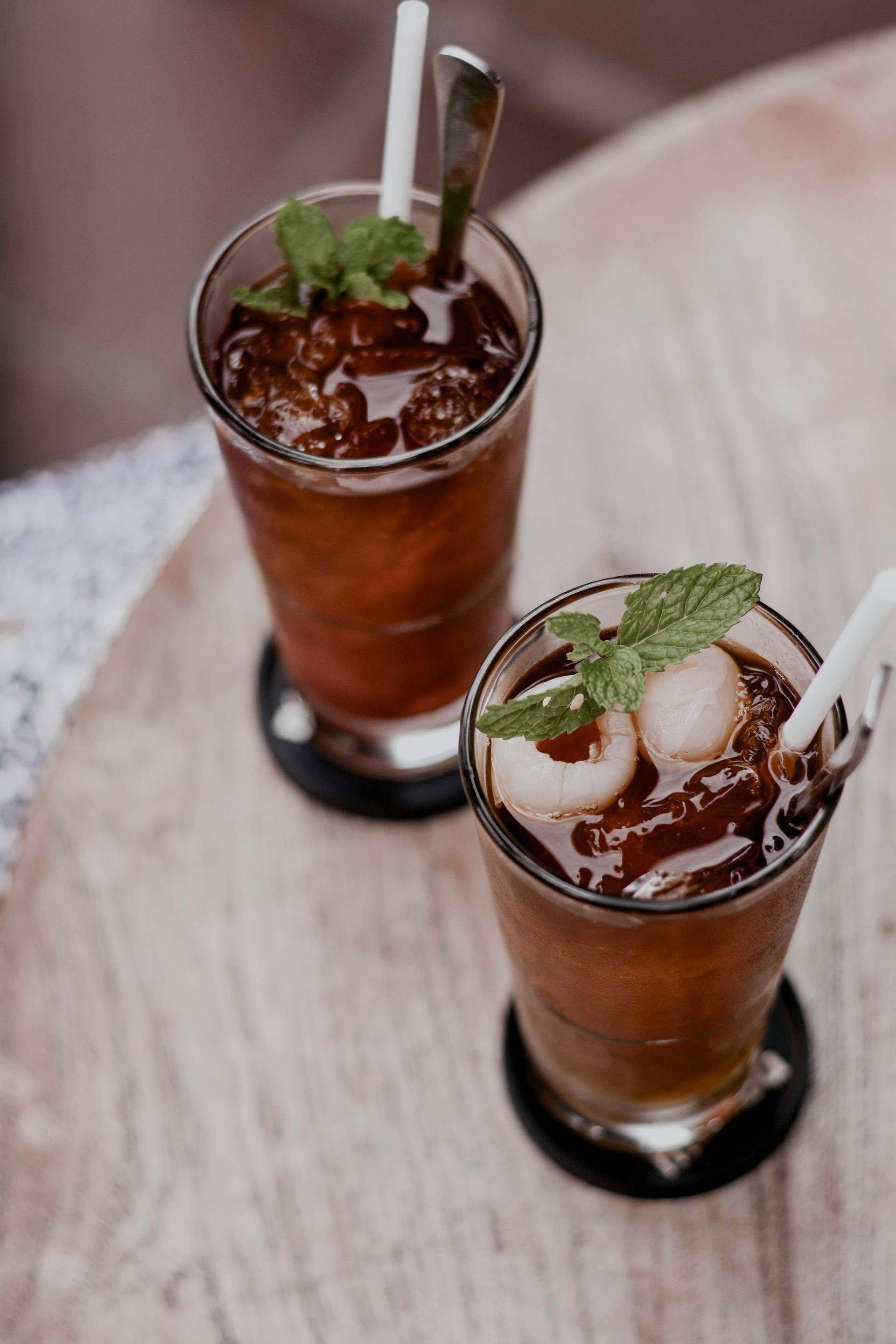 how to eat lychee